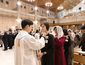 세례식 사진 올립니다.

추가 사진은 네이버카페 빛사모 목동성당 사진첩에서 감상하실 수 있습니다. 카페주소 https://cafe.naver.com/mtcpic