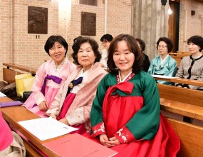 아치에스 행사 사진 올립니다.

추가 사진은 네이버카페 빛사모 목동성당 사진첩에서 감상하실 수 있습니다. 카페주소 https://cafe.naver.com/mtcpic